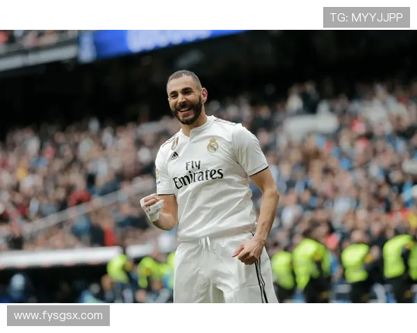 本泽马捧金球三周年 詹俊回顾那年最难忘的比赛瞬间 本泽马捧金球三周年 詹俊回顾那年最难忘的比赛瞬间