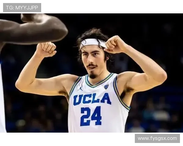 哈克斯谈球队打快风格:通过切入跑动创造空间极具趣味性 哈克斯谈球队打快风格:通过切入跑动创造空间极具趣味性